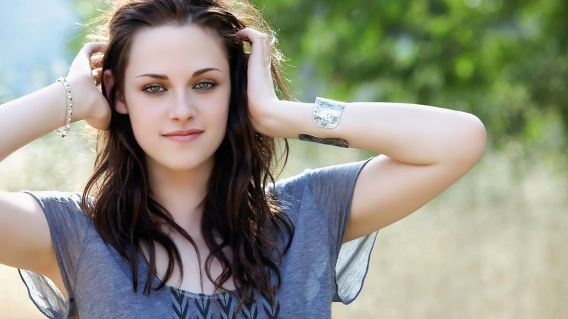 young Women, adults Only, one Person, one Young Woman Only, only Young Women, casual Clothing, adult, happiness, lifestyles, Actresses, real people, park - Man Made Space