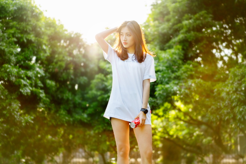 happiness, tree, casual clothing, smiling, selective, freedom, focus, three quarter length, beautiful woman, outdoors, wearing, young women, sunlight, female