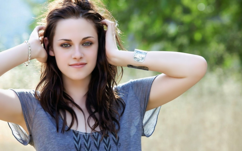 young women, hands behind head, focus on foreground, casual clothing, women, outdoors, front view, adult, brown hair, Brunette, Kristen stewart, leisure activity