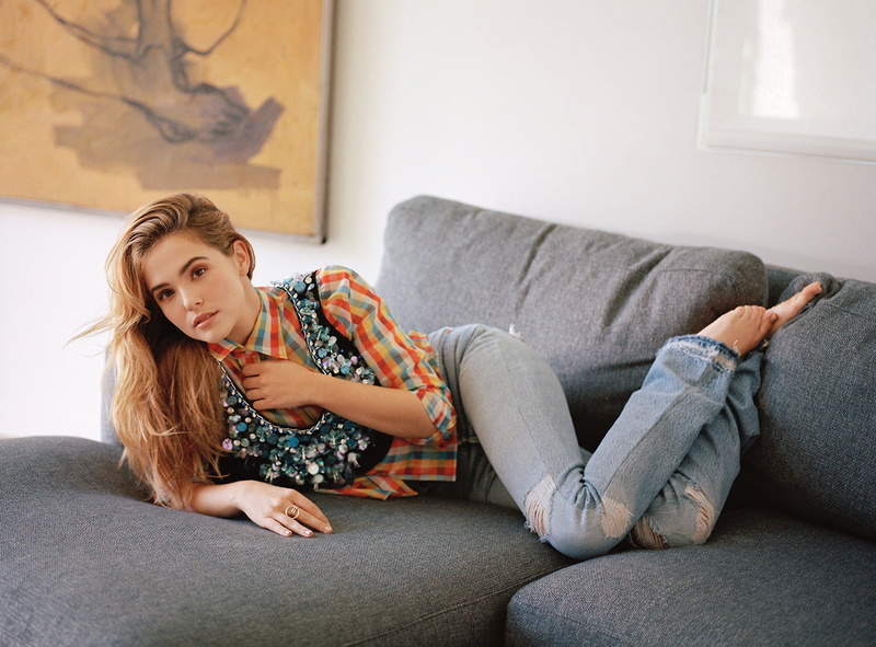 jeans, Zoey Deutch, lying down, indoors, women, actress, women indoors, 720P, torn jeans, barefoot, feet