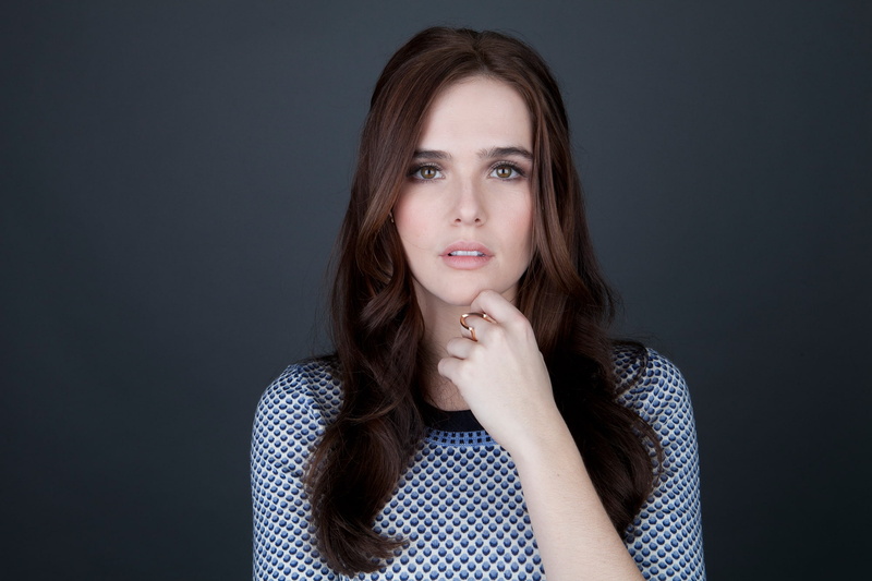 simple background, Zoey Deutch, pale, looking at viewer, 1080P, brunette, celebrity