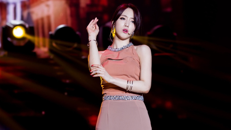 focus on foreground, fashion, women, k pop t ara eunjung, young adult, young women, clothing, standing, three quarter length, looking at camera, portrait