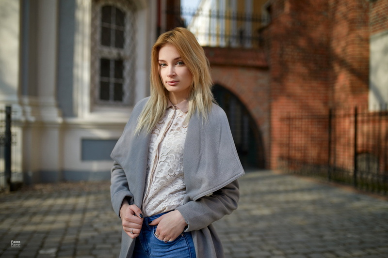 looking at camera, architecture, model, Paweł Paoro Witkowski, face, bokeh, outdoors, city, real people, 1080P, casual clothing, depth of field, coats