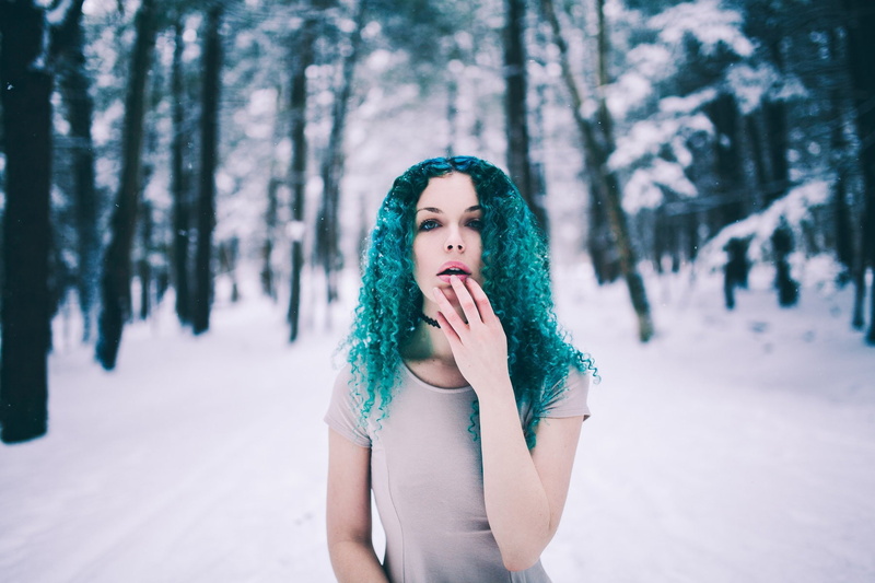 choker, Savannah Daras, standing, winter, front view, forest, real people, portrait, collars, 720P, contemplation, curly hair, young women, one person
