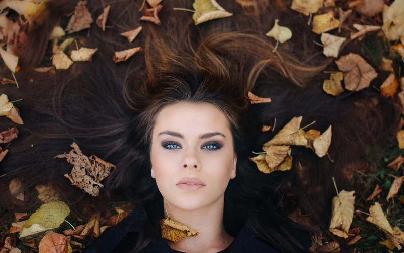 1080P, black coat, coats, leaves, Tiziana Di Garbo, David Olkarny, looking at viewer, women, model, blue eyes, brunette, portrait, fall, face