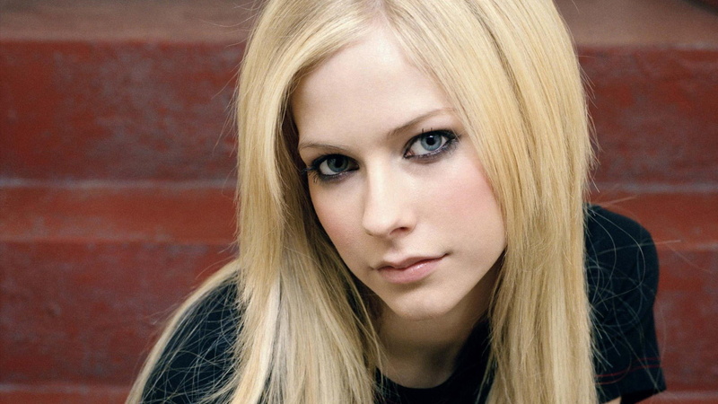 beauty, 1080P, blue eyes, avril, dyed hair, Avril Lavigne, young adult, hairstyle, close-up, headshot, young women, face, hair, contemplation, black clothing