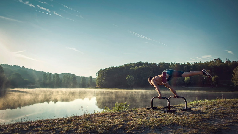 tree, leisure activity, real people, people, 1080P, sunlight, gymnastics, day, lifestyles, activity, lake, water, beauty in nature, sky, non-urban scene
