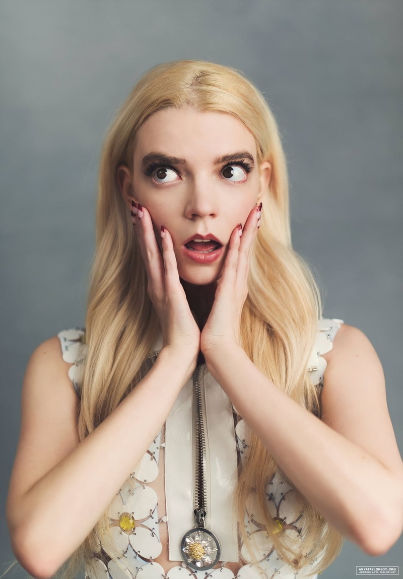 actress, simple background, blonde, makeup, women, open mouth, 720P, painted nails, lipstick, Anya Taylor-Joy