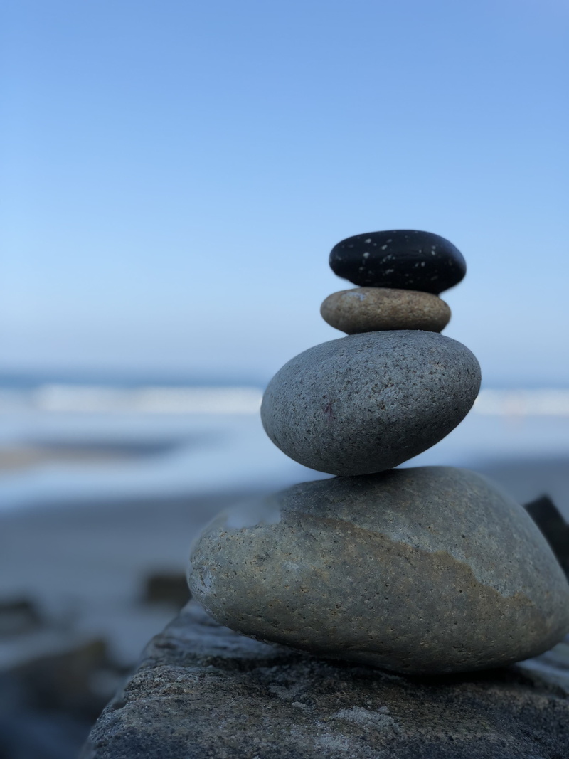 nature, balance, solid, land, 4K, no people, tranquility, zen-like, stone - object, stone, pebble, sea, beach, rock, focus on foreground, sky, horizon over water
