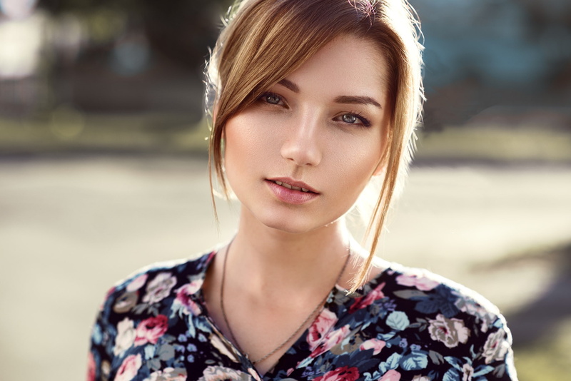 women, young women, one person, adult, casual clothing, young adult, real people, hair, face, eyes, beauty, sunlight, beautiful people, hairstyle, blonde