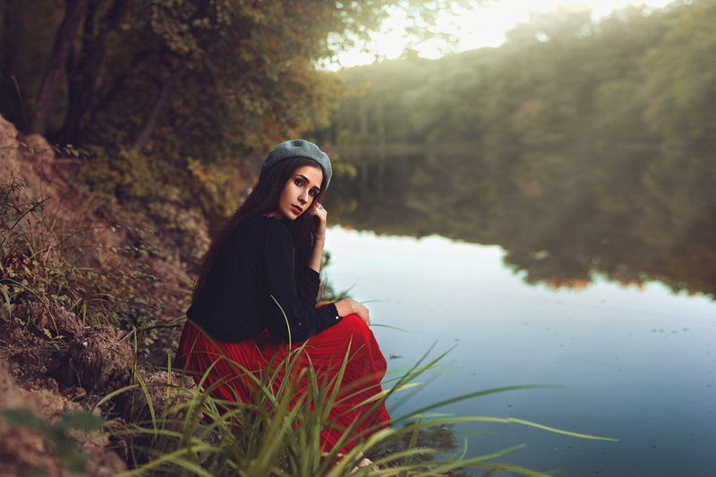 river, 1080P, women outdoors, hat, Maks Kuzin, women, straight hair, looking at viewer, millinery, dress, sitting, brunette, long hair, model, brown eyes