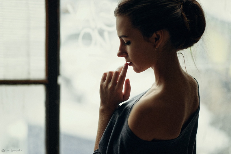 bare shoulders, women, brunette, 1080P, depth of field, back, Maks Kuzin, model, lips, long hair
