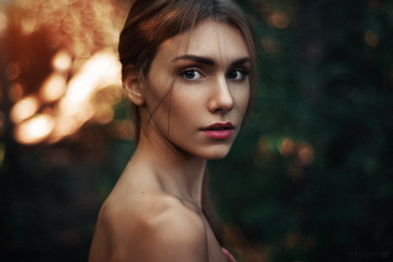 Maks Kuzin, lips, women, Looking At Viewer, 1080P, Depth Of Field, portrait, face, Auburn Hair, model, Bare Shoulders, makeup, Long Hair, blue eyes