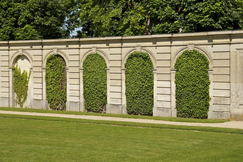 nature, 2K, outside, spring, summer, architectural column, plant, front or back yard, built structure, historical, garden, champs sur marne, wall, hedge