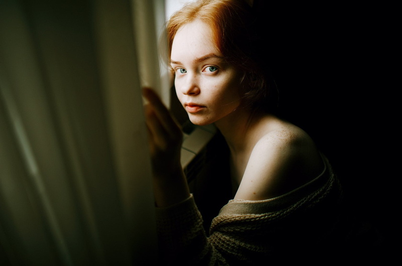 lifestyles, Marat Safin, model, hairstyle, indoors, headshot, hair, dark, beautiful woman, one person, depression - sadness, portrait, women, young women