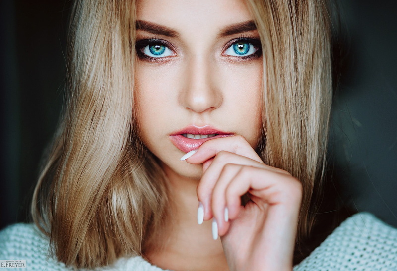 blonde, juicy lips, human lips, human body part, human face, knit, body part, fashion, front view, portrait, smoky eyes, Polina Kostyuk, beautiful woman