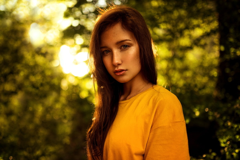 young adult, hairstyle, outdoors, waist up, portrait, depth of field, contemplation, one person, looking at camera, women, hair, beauty, Miro Hofmann, young women