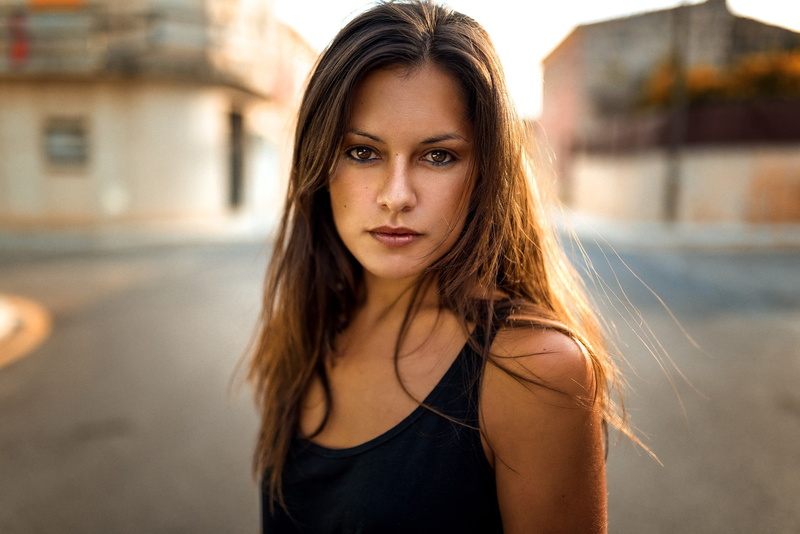 contemplation, young adult, brown hair, auburn hair, hair, city, front view, architecture, outdoors, beauty, model, young women, depth of field, focus on foreground