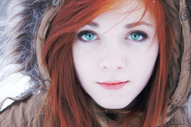 leisure activity, real people, redhead, face, hair, young women, front view, headshot, beauty, winter, adult, blue eyes, dyed hair, female, hairstyle, human face