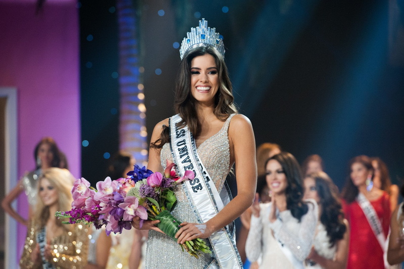 beautiful woman, Girl, Models, Flower, tiara, bride, Paulina Vega, fashion, newlywed, happiness, women, positive emotion, Crown, wedding, Columbian, people