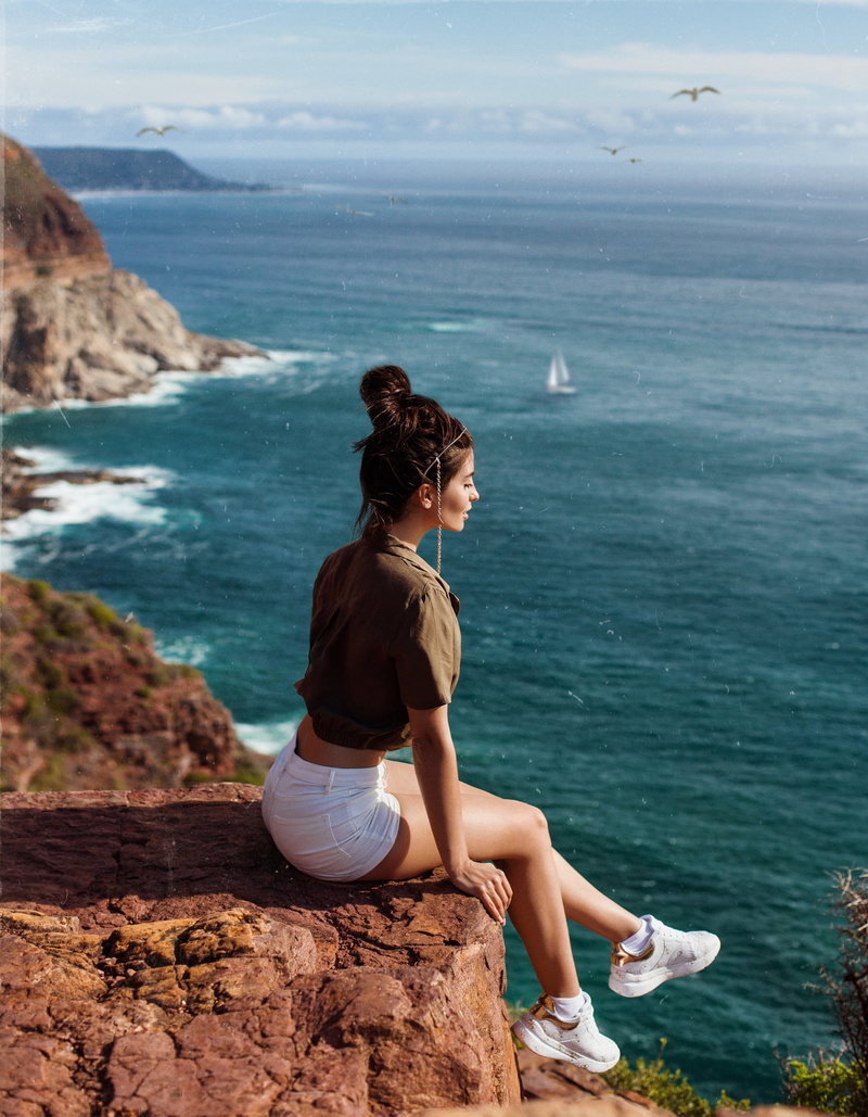 1080P, Irina Dreyt, profile, brown tops, women, women outdoors, depth of field, sitting, short shorts, hairbun, outdoors, Aleksandr Mavrin, model, brunette
