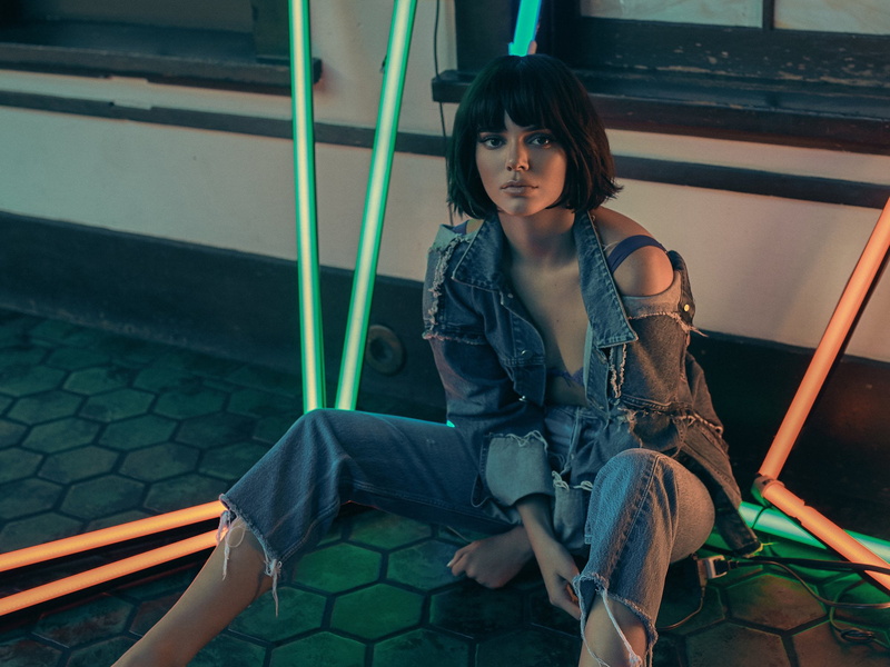 leisure activity, hd, hairstyle, young adult, women, celebrities, kendall jenner, looking at camera, beauty, portrait, architecture, casual clothing, 1080P