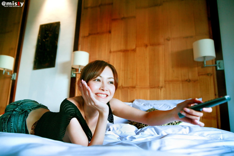 720P, Anri Sugihara, brunette, lying on front, smiling, women, Asian, jeans
