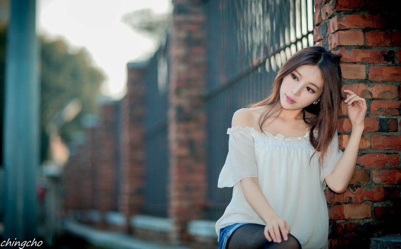 contemplation, lifestyles, architecture, one person, wall - building feature, Beautiful, young adult, wall, focus on foreground, shoulder, fashion, women