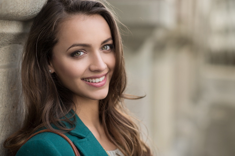 closeup, women, women outdoors, blue coat, open mouth, 1080P, depth of field, long hair, face, green eyes, smiling, pink lipstick, looking at viewer, portrait