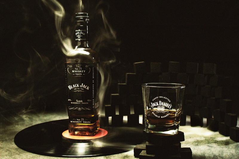 5K, dark, the darkness, bottle, smoke, drinking glass, motherboard, alcohol, jack, container, indoors, liquid, glass, still life, lighting equipment, refreshment
