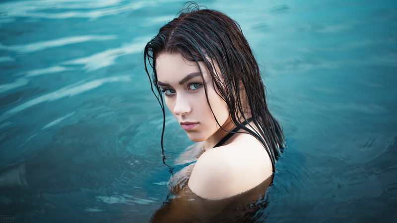 face, swimming pool, beautiful woman, young women, hairstyle, water, hair, wet hair, women, real people, headshot, lifestyles, looking at camera, leisure activity