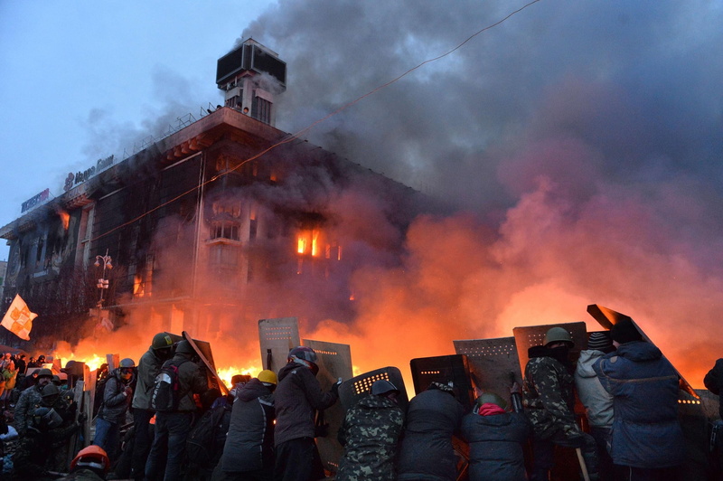 occupation, men, heat - temperature, smoke - physical structure, group of people, nature, fire - natural phenomenon, Maidan, sky, flame, accidents and disasters