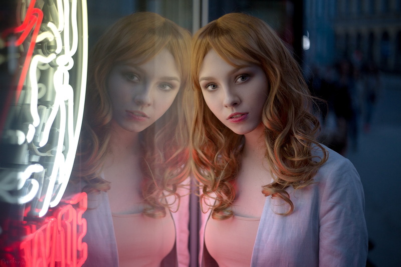 face, 1080P, looking at viewer, redhead, long hair, depth of field, curly hair, women, Ivan Proskurin, reflection, model, Alice Tarasenko