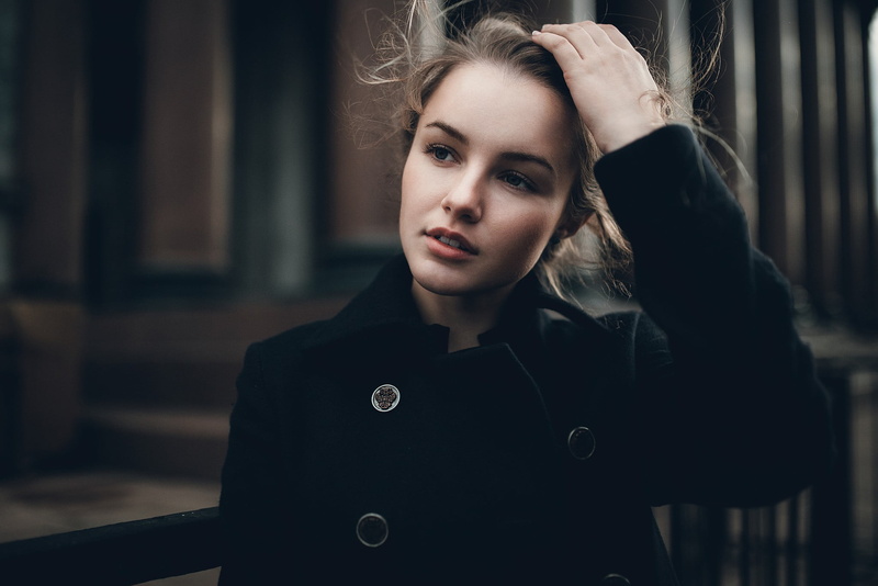 one person, women, looking away, hairstyle, young adult, waist up, beauty, teenager, coats, black coat, long hair, beautiful woman, real people, young women
