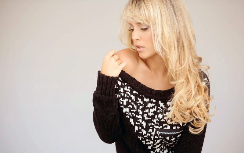 actress, shoulders, Luisana Lopilato, black, top, white, hair, long, sweater, 2K, sleeved, pattern, s, face, curls, shoulder, blonde, women, girl, model