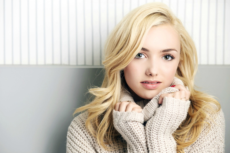 blonde, 4K, hazel eyes, women, Peyton List, sweater
