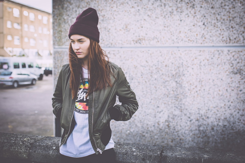 clothing, hat, lifestyles, jacket, day, looking, architecture, hands in pockets, casual clothing, fashion, hairstyle, young adult, beautiful woman, 1080P