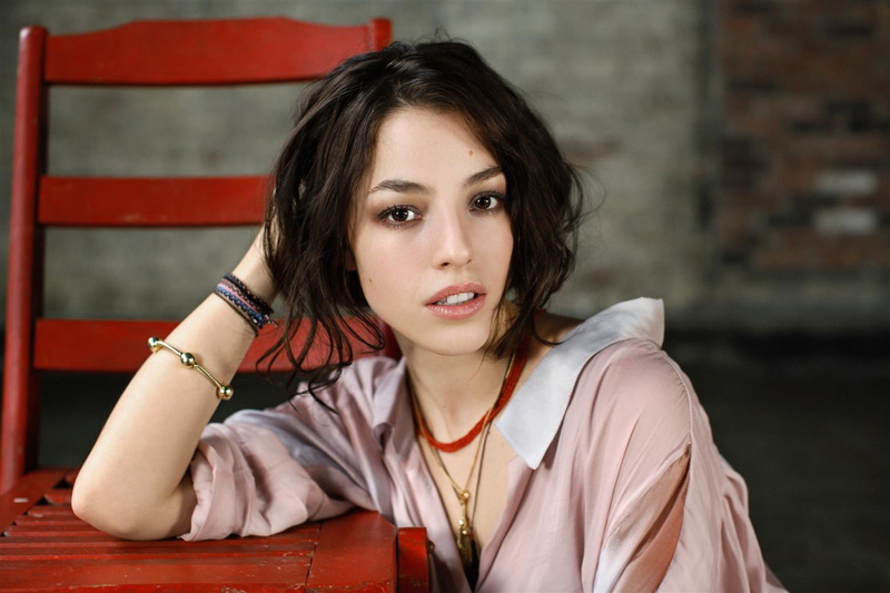 contemplation, Olivia Thirlby, 1080P, beautiful woman, casual clothing, sitting, headshot, young adult, dark hair, hairstyle, hair, one person, lifestyles