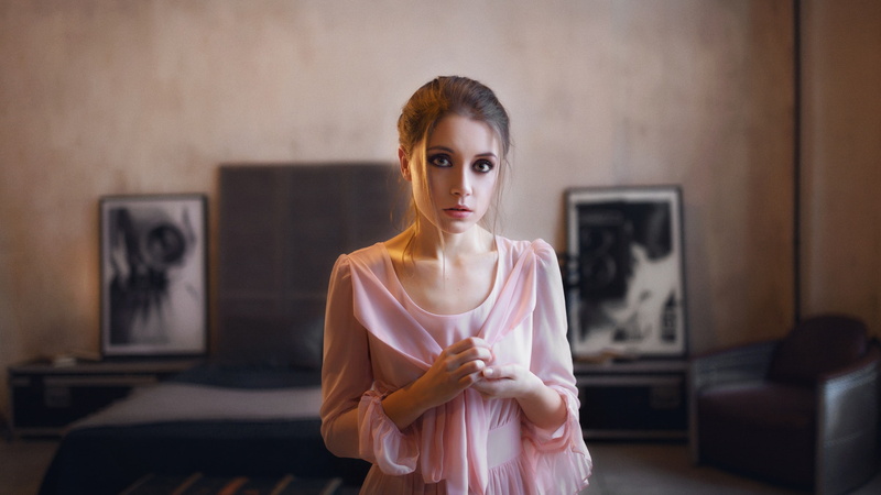 eyeliner, women indoors, bedroom, portrait, pink clothing, 2K, Ksenia Kokoreva, women