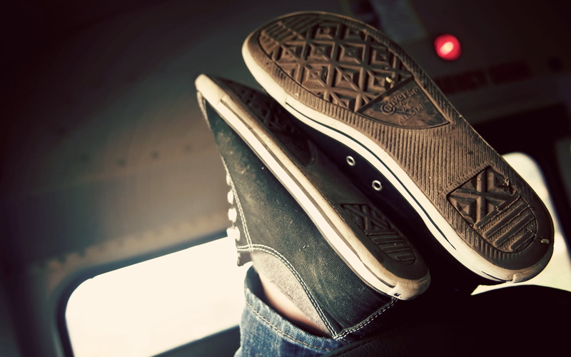 focus on foreground, soles, shoelace, black Color, hat, modern, sport, tops, new, clothing, low, sports Shoe, 1080P, western script, sports, feet, metal