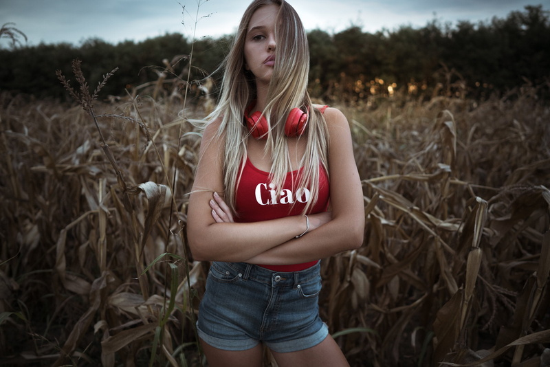 field, arms crossed, young adult, standing, blonde, leisure activity, lifestyles, Paul Toma, hair, women, land, real people, long hair, hairstyle, outdoors