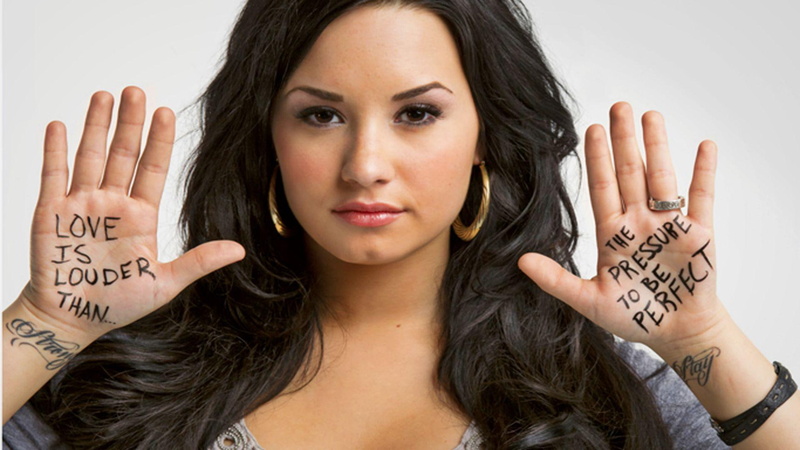zimbio, gray, hollywood, celebrities, shirt, women, demi, lovato, 1080P, demi lovato, photo, neck, s, scoop, celebrity