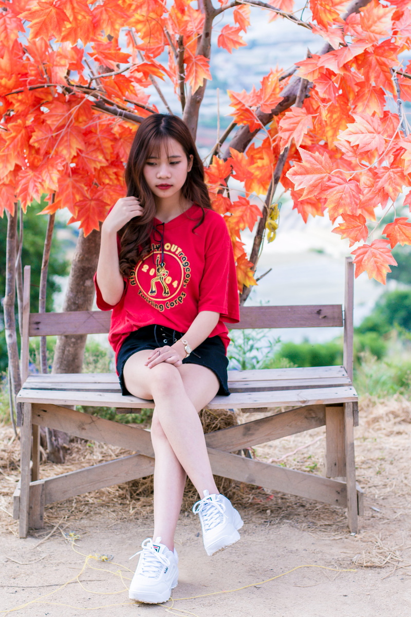 one person, park, adult, beautiful woman, pretty, sad, autumn, person, plant, 4K, sadness, v, front view, casual clothing, seat, outdoors, female, leisure