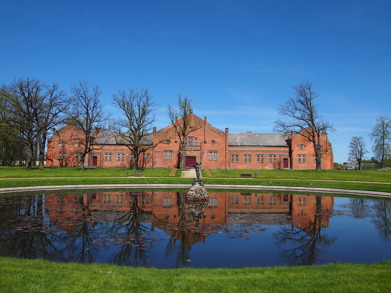 plunge, water, house, waterfront, sky, grass, no people, architecture, estate, 2K, building, manor, reflection, history, plant, blue, nature, built structure