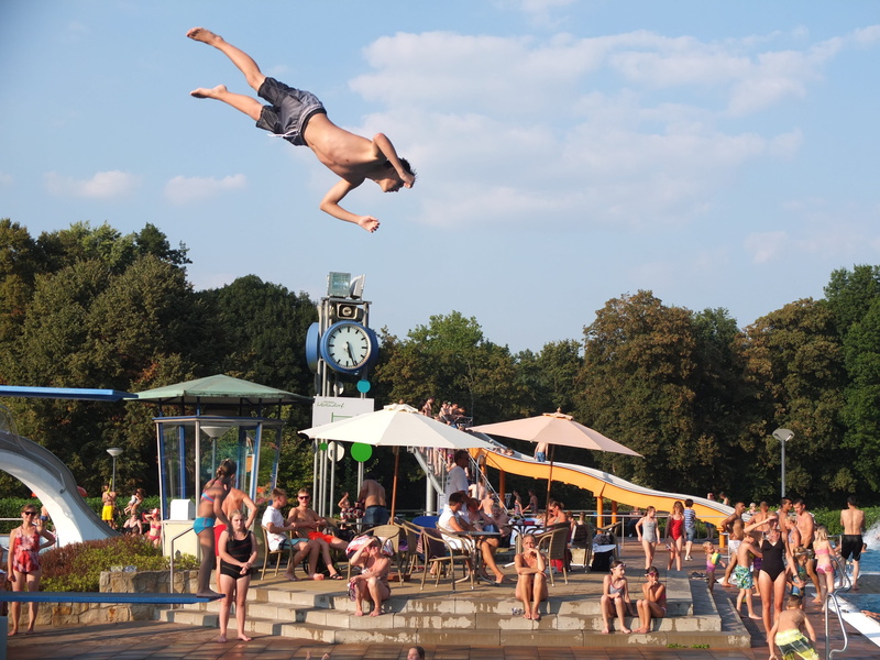 day, screw, women, motion recording, summer, outdoors, leisure pool, crowd, 4K, jump, full length, plunge, fun, plant, competition, swim, mid-air, flight