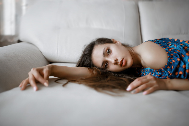 1080P, portrait, couch, face, women, bare shoulders, Andrey Metelkov, eyeliner