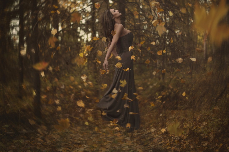 plant, tree, women, standing, outdoors, women outdoors, nature, beauty, sweetheart, three quarter length, contemplation, day, one person, fall, land, young women