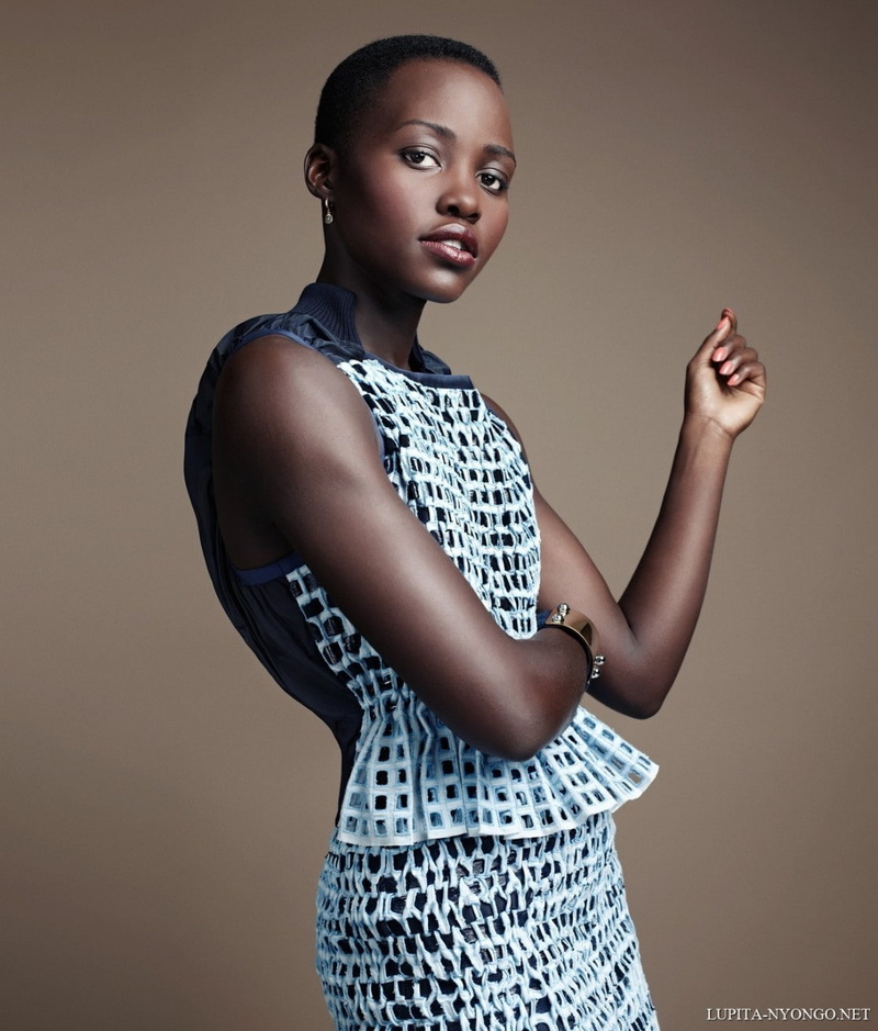 brown eyes, actress, women, 720P, brunette, red lipstick, blue dress, ebony, Lupita Nyongo