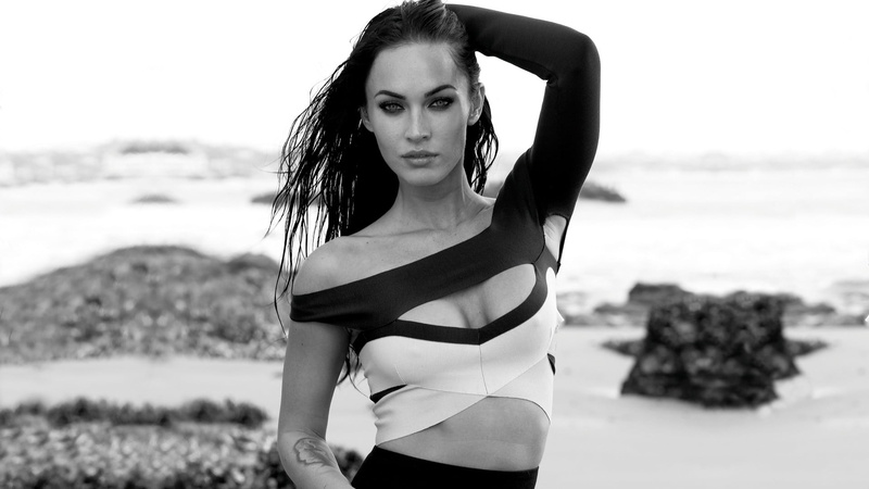 arms up, beach, land, lifestyles, actress, young adult, adult, front view, looking at camera, portrait, sea, beauty, focus on foreground, hairstyle, celebrity