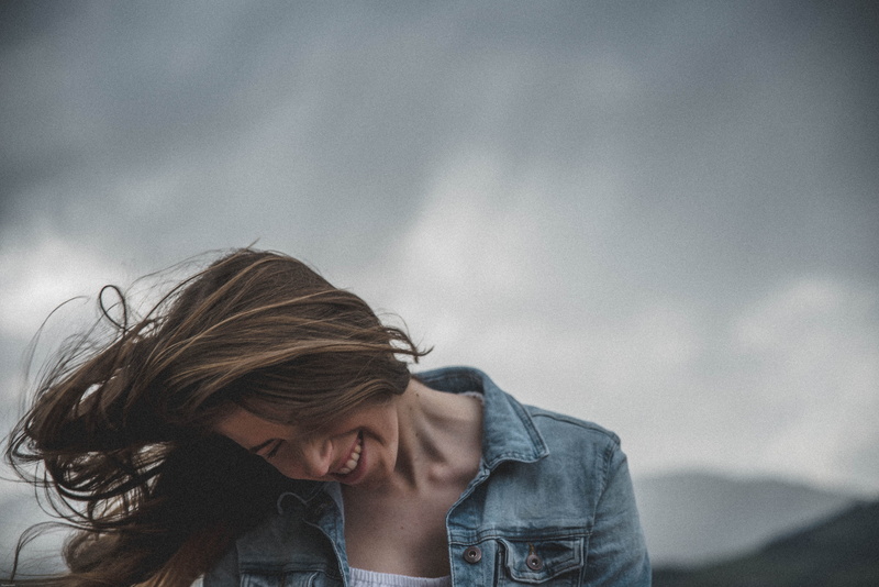 white, beautiful woman, brown hair, 5K, adult, copy space, dom, happiness, female model, wears, wear, environment, long hair, one person, landscape, hairstyle